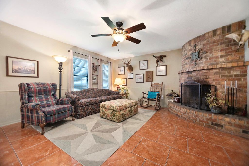 309 Echo Lane, Lufkin, TX 75904