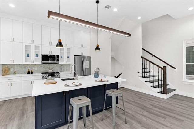 710 Link Road B, Houston, TX 77009