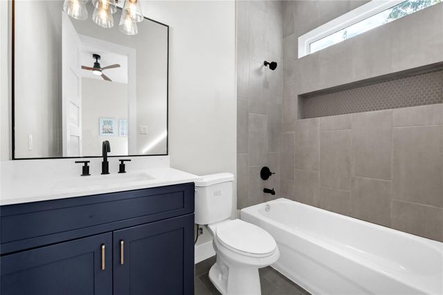 710 Link Road B, Houston, TX 77009