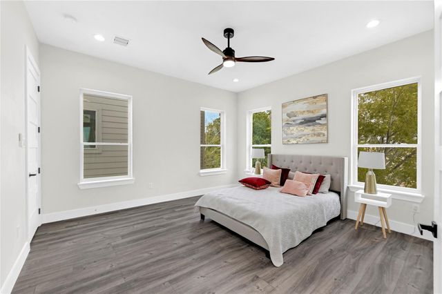 710 Link Road B, Houston, TX 77009