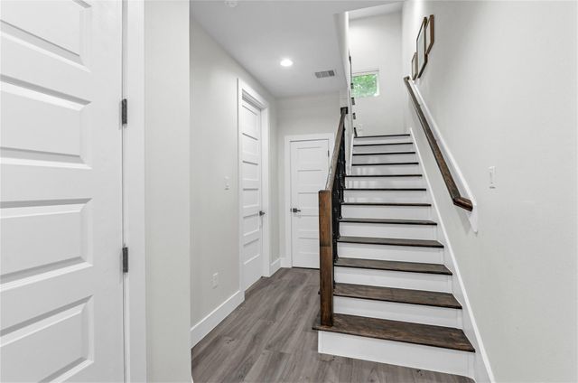 710 Link Road B, Houston, TX 77009