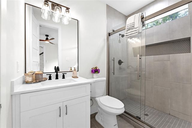 710 Link Road B, Houston, TX 77009