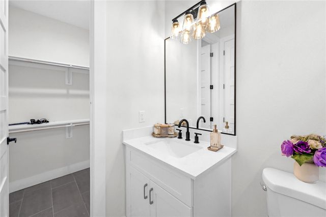 710 Link Road B, Houston, TX 77009