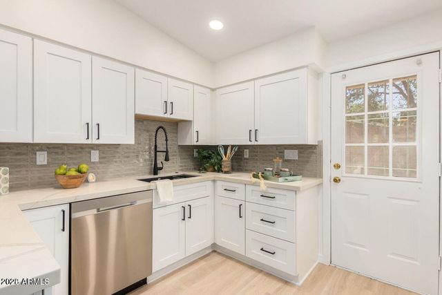 3505 E CAMPBELL Avenue 17, Phoenix, AZ 85018