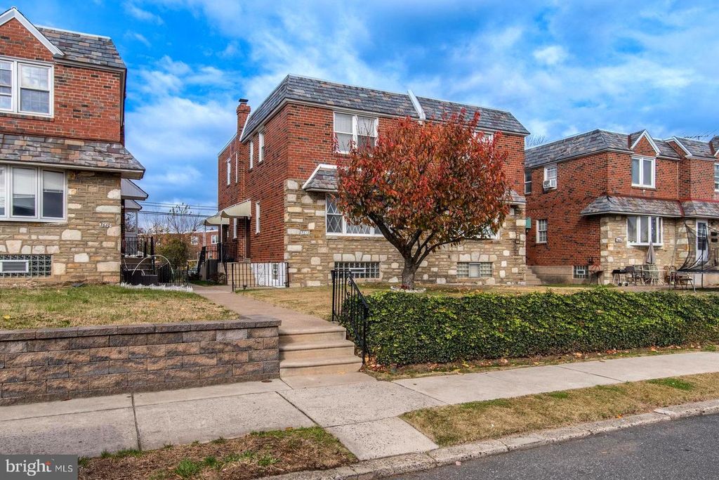 7612 LARGE ST, Philadelphia, PA 19152