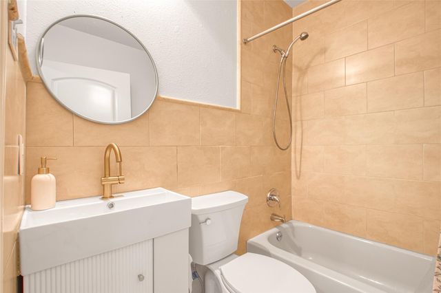 905 Kern Street, Houston, TX 77009