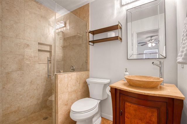 905 Kern Street, Houston, TX 77009