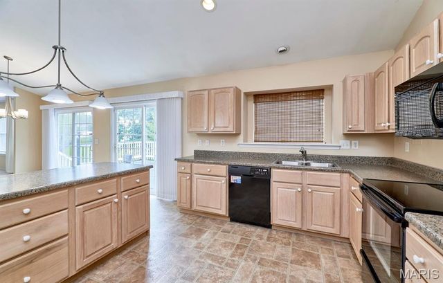 1516 Hibernation Hollow, Wentzville, MO 63385