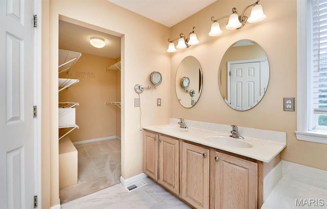 1516 Hibernation Hollow, Wentzville, MO 63385