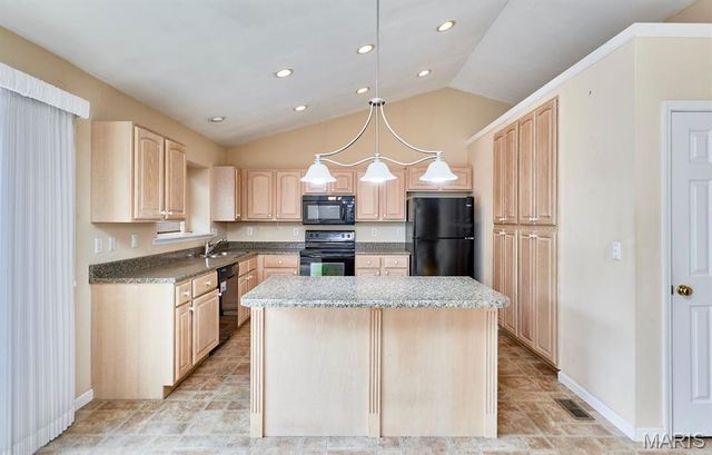 1516 Hibernation Hollow, Wentzville, MO 63385