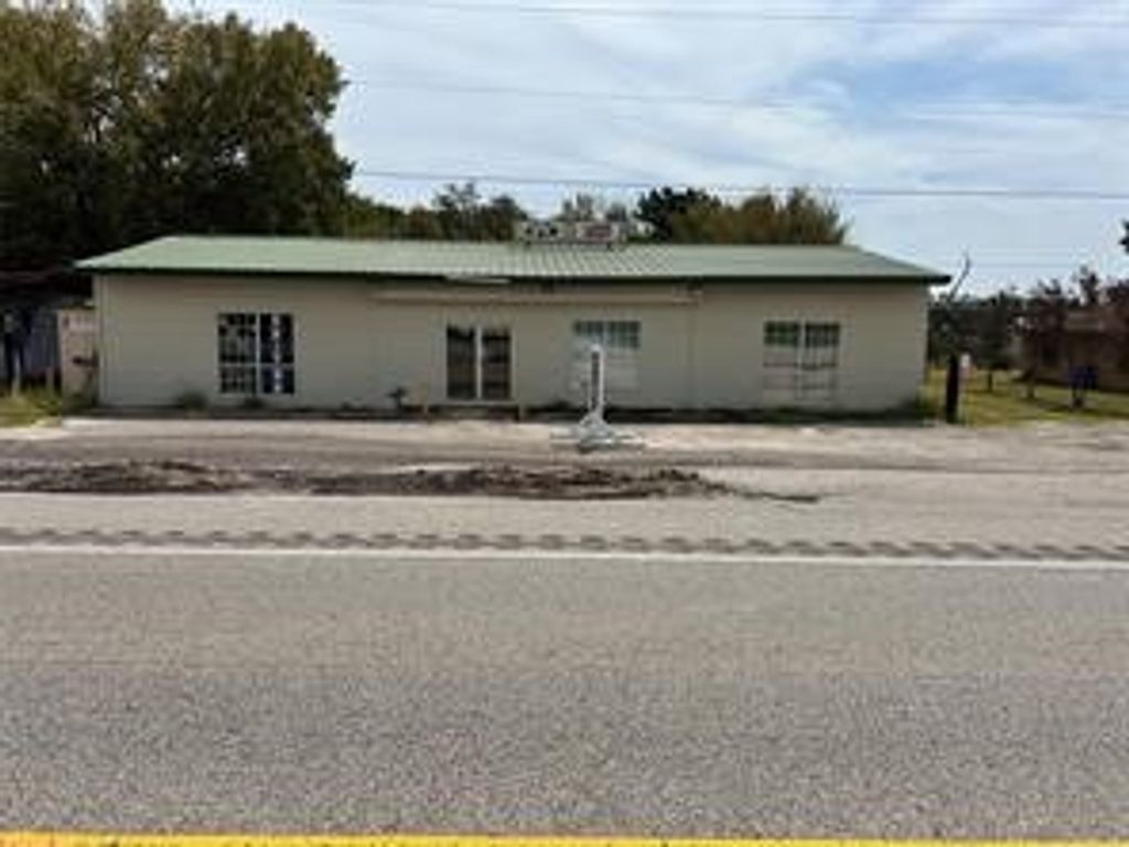 937 S State Highway 19, Emory, TX 75440