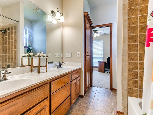 4701 Wellington Lake Drive, Norman, OK 73026