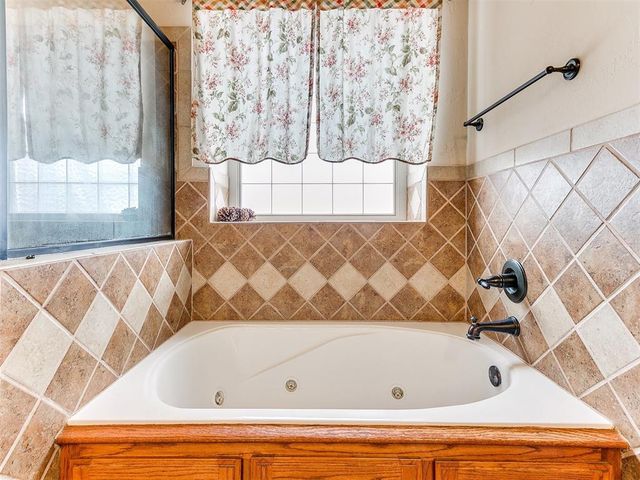 4701 Wellington Lake Drive, Norman, OK 73026