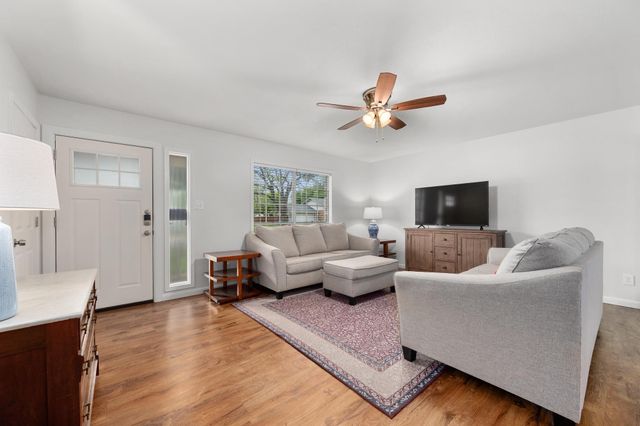 509 E 17th ST, Georgetown, TX 78626