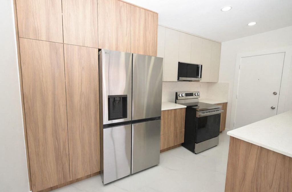 3550 NW 8th Avenue 810, Pompano Beach, FL 33064