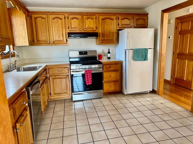 15 Curlew St single, Boston, MA 02132