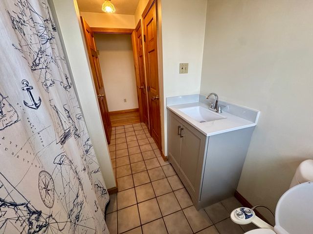 15 Curlew St single, Boston, MA 02132