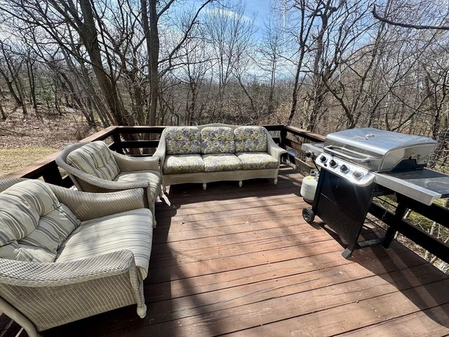 15 Curlew St single, Boston, MA 02132