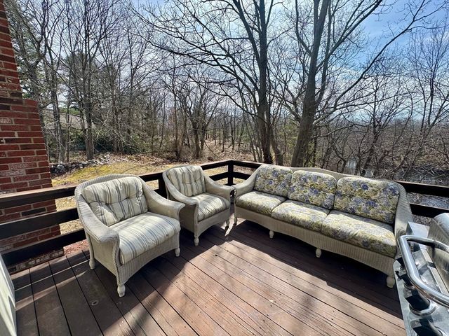 15 Curlew St single, Boston, MA 02132