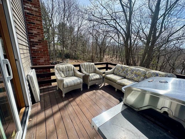 15 Curlew St single, Boston, MA 02132