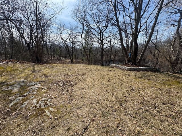 15 Curlew St single, Boston, MA 02132