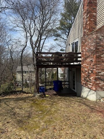 15 Curlew St single, Boston, MA 02132