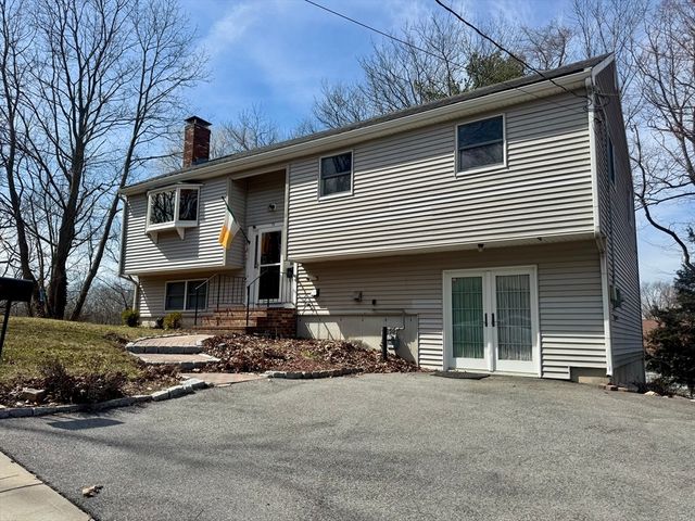 15 Curlew St single, Boston, MA 02132