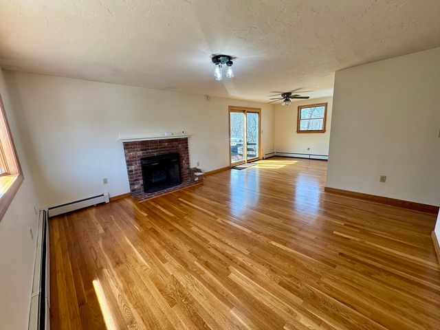 15 Curlew St single, Boston, MA 02132