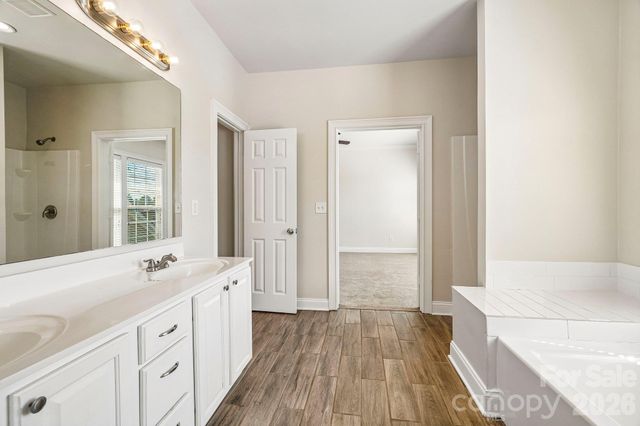 1001 Gainsborough Drive, Matthews, NC 28104