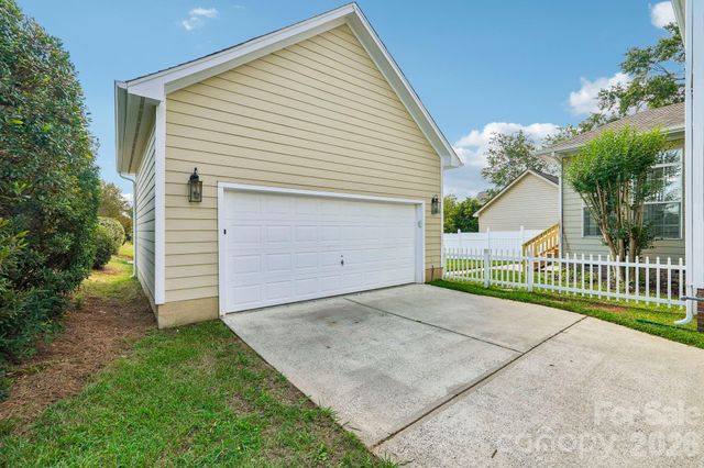 1001 Gainsborough Drive, Matthews, NC 28104