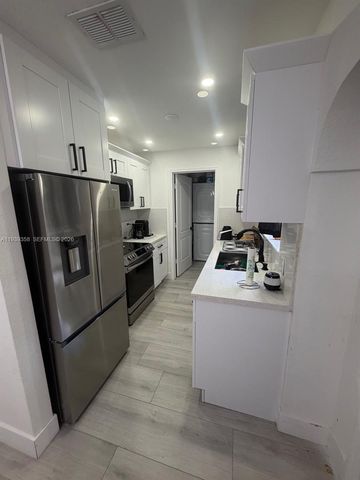 660 SW 30th Ter, Fort Lauderdale, FL 33312