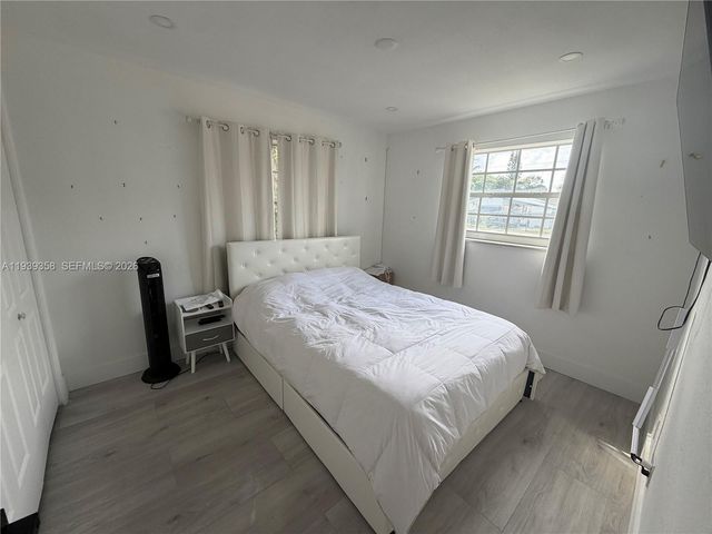 660 SW 30th Ter, Fort Lauderdale, FL 33312