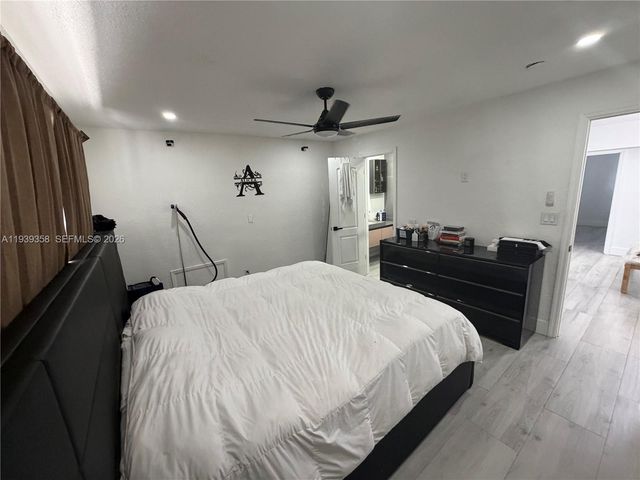 660 SW 30th Ter, Fort Lauderdale, FL 33312