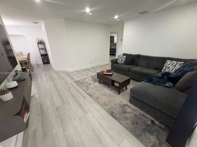 660 SW 30th Ter, Fort Lauderdale, FL 33312