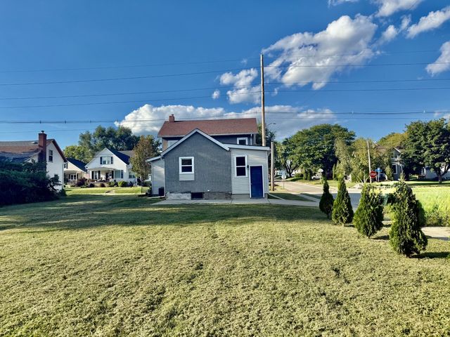 2302 1st Street, Peru, IL 61354