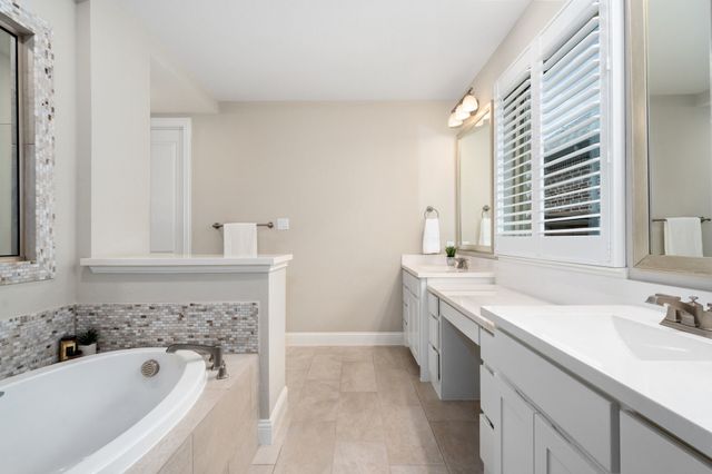 2825 London, The Colony, TX 75056