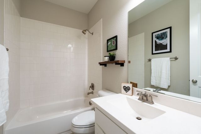 2825 London, The Colony, TX 75056