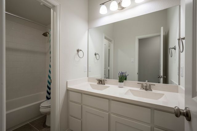 2825 London, The Colony, TX 75056