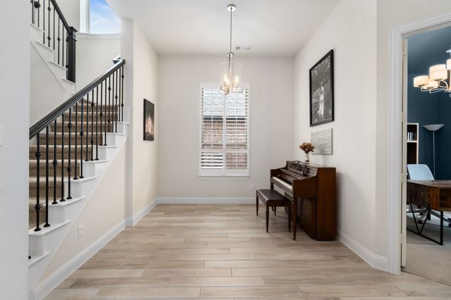 2825 London, The Colony, TX 75056