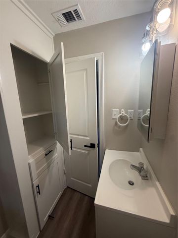2115 Dewberry Lane, Pasadena, TX 77502