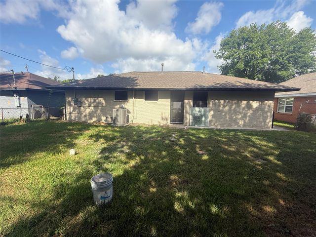 2115 Dewberry Lane, Pasadena, TX 77502