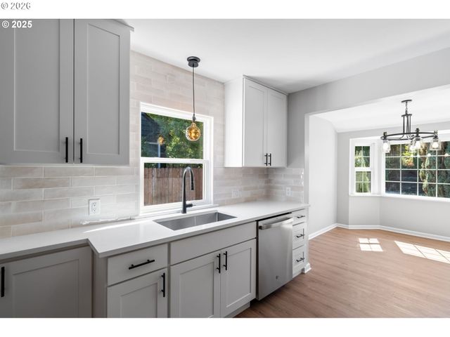 7776 Sw 5TH Ave, Portland, OR 97219