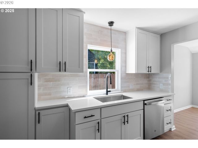 7776 Sw 5TH Ave, Portland, OR 97219