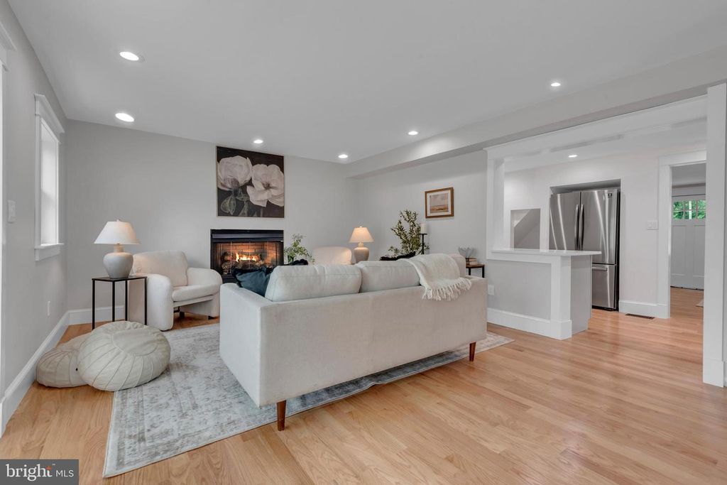 Image 10 of property listing at 2121 ALVIN AVE, Catonsville, MD 21228