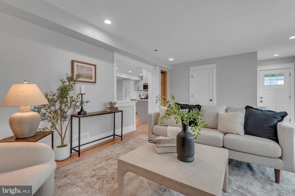 Image 11 of property listing at 2121 ALVIN AVE, Catonsville, MD 21228