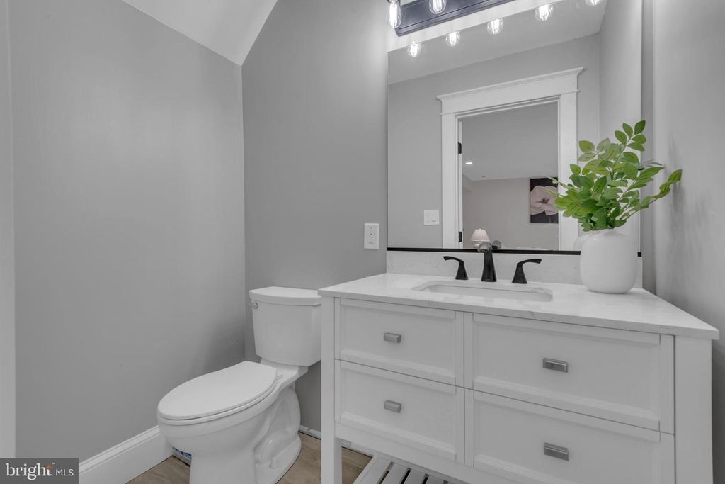 Image 12 of property listing at 2121 ALVIN AVE, Catonsville, MD 21228