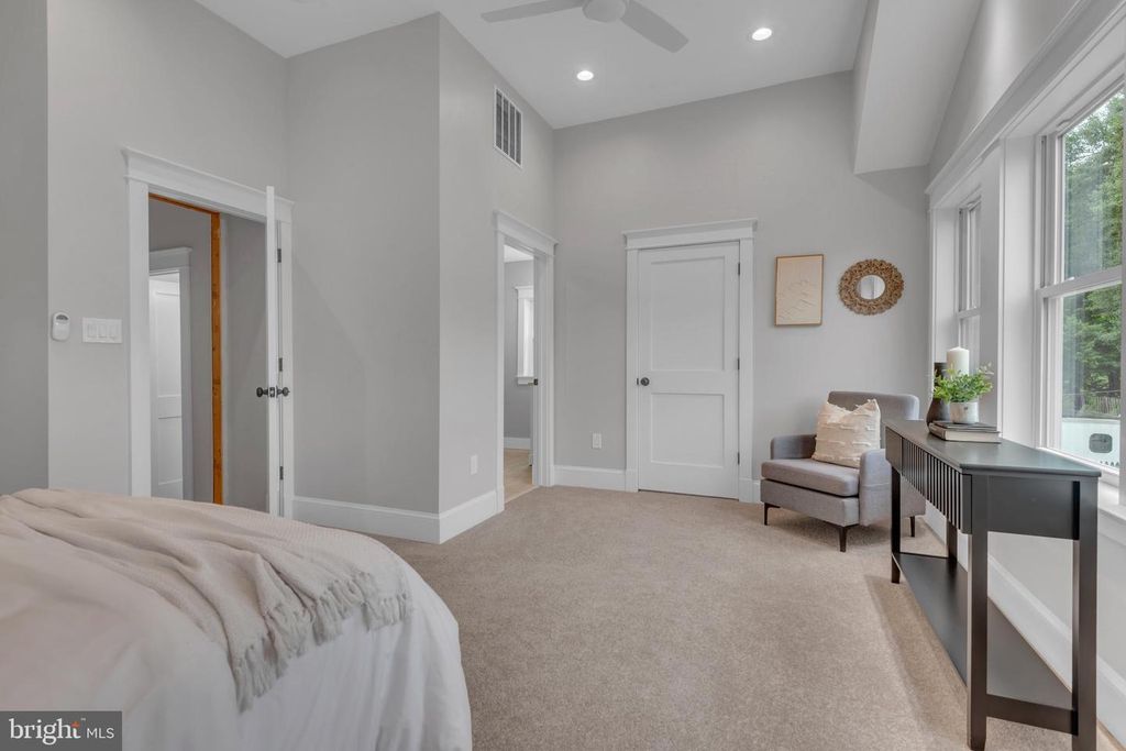 Image 18 of property listing at 2121 ALVIN AVE, Catonsville, MD 21228