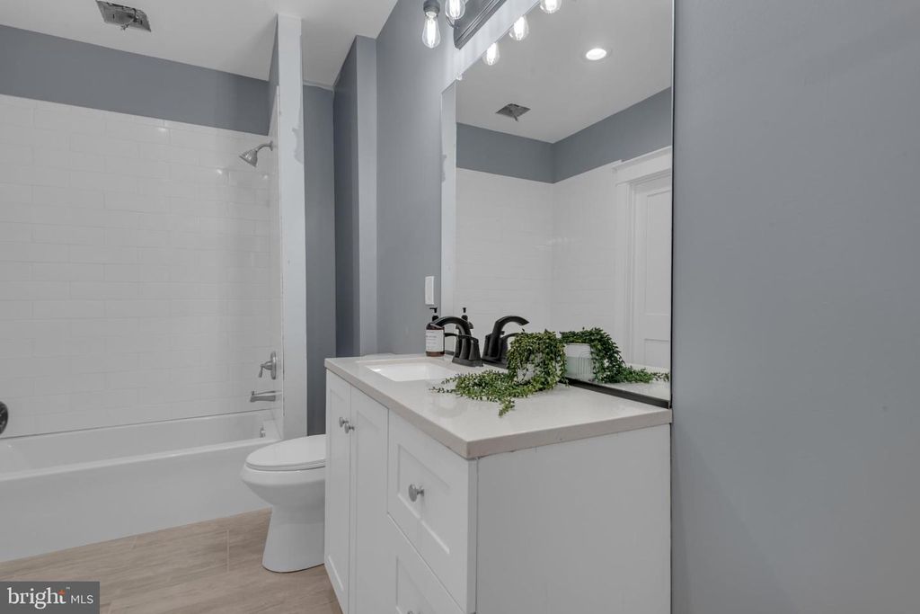 Image 25 of property listing at 2121 ALVIN AVE, Catonsville, MD 21228