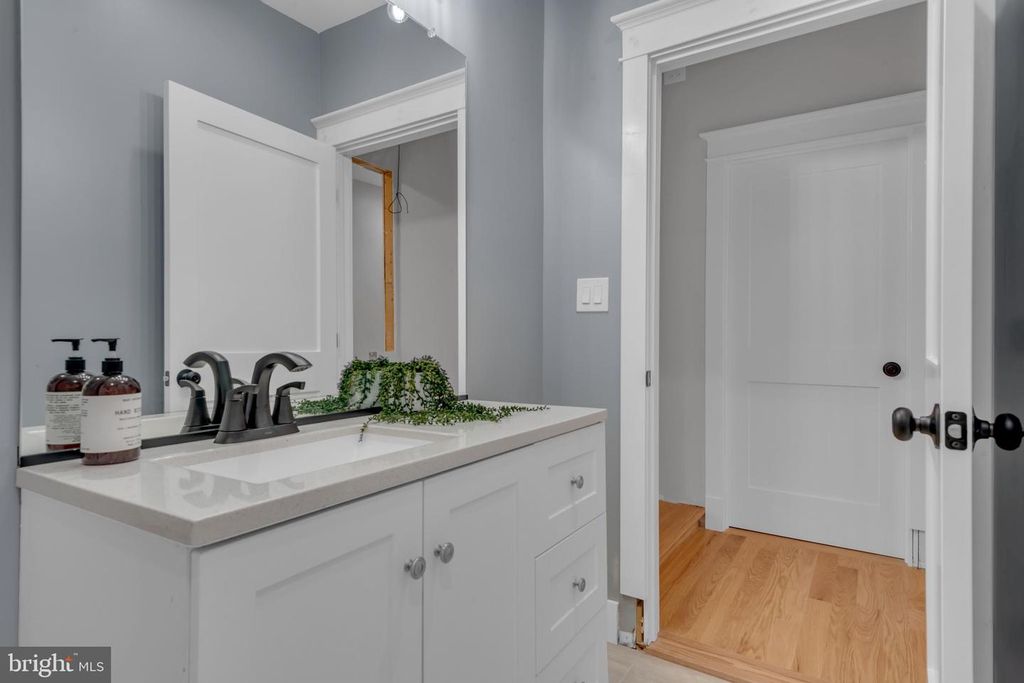 Image 26 of property listing at 2121 ALVIN AVE, Catonsville, MD 21228