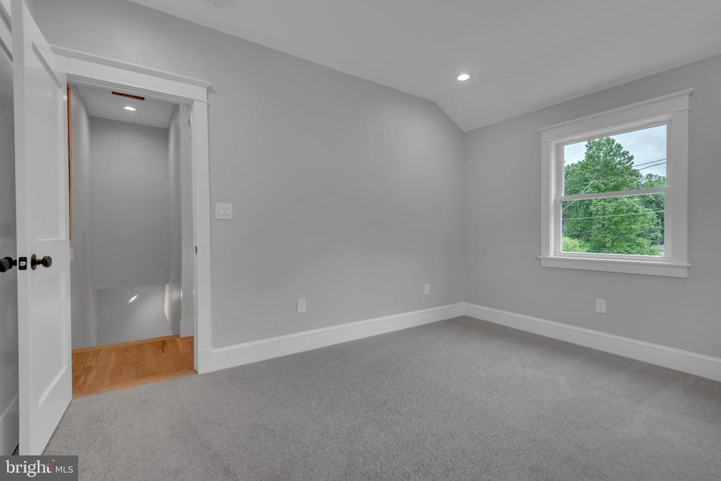 Image 27 of property listing at 2121 ALVIN AVE, Catonsville, MD 21228
